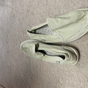 slip on casual shoes